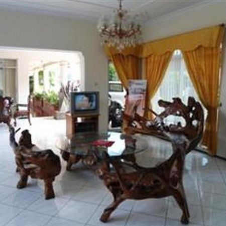 Hotel Safari Джембер Экстерьер фото