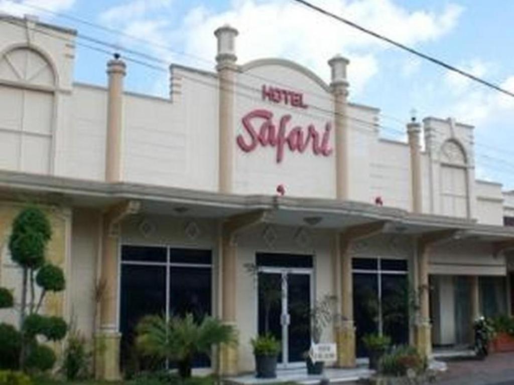 Hotel Safari Джембер Экстерьер фото