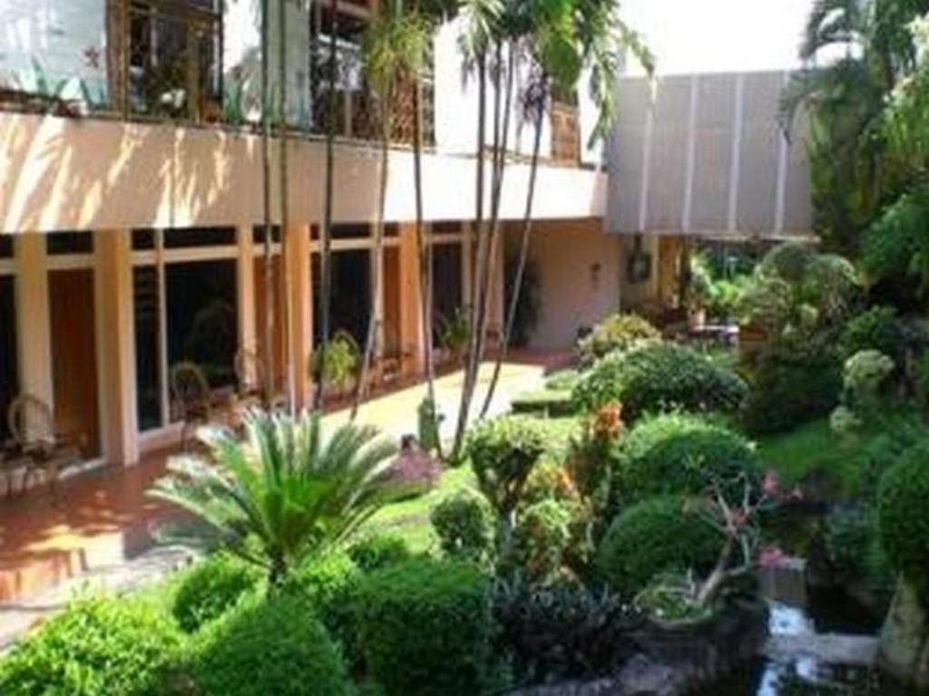 Hotel Safari Джембер Экстерьер фото