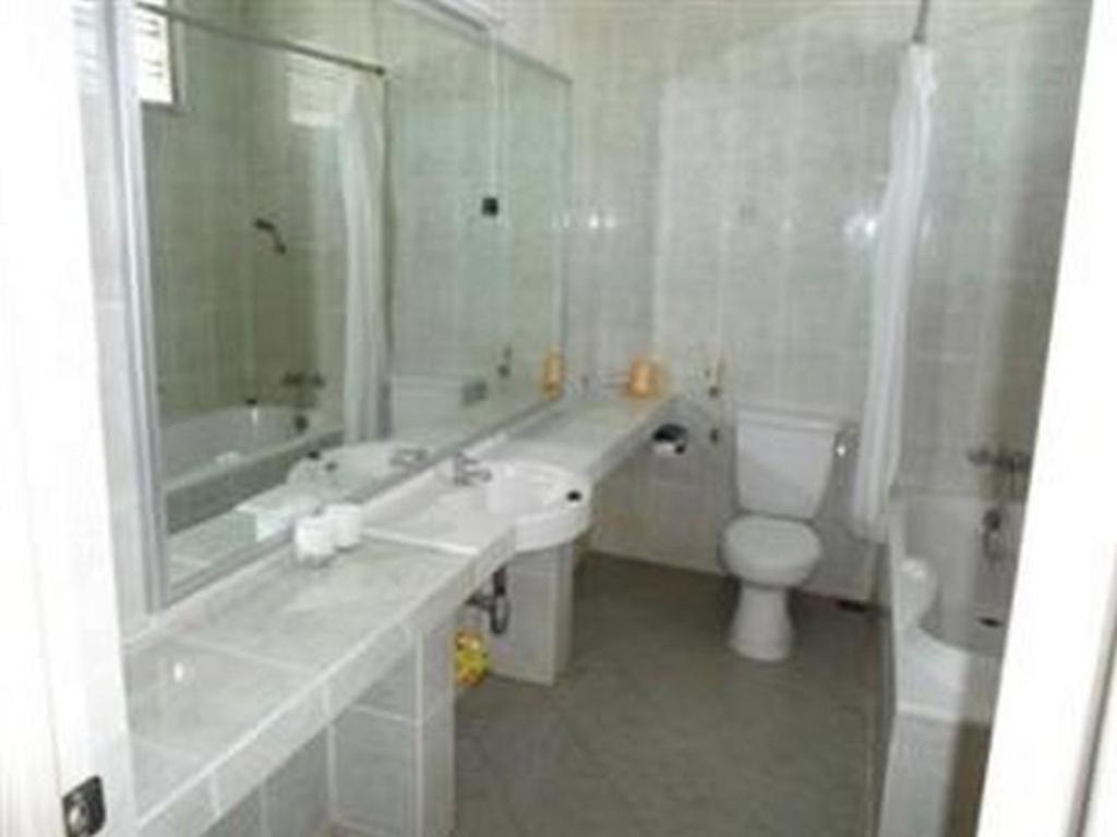 Hotel Safari Джембер Экстерьер фото